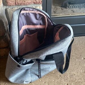 Adidas Yoga Large Padded Soft Bag Heather Gray with Peach netted zip Excellent